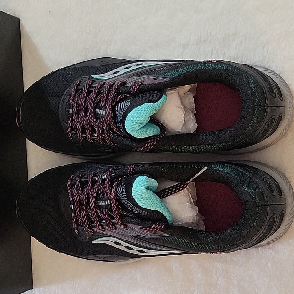SAUCONY BRAND NEW WOMEN'S RUNNERS SIZE 6 WIDE - Picture 8 of 11